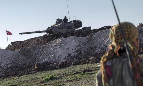 tropas y vehículos turcos en la frontera entre Afrín y Turquía Turquía advierte de que atacará a las milicias kurdas en todo el norte de Siria